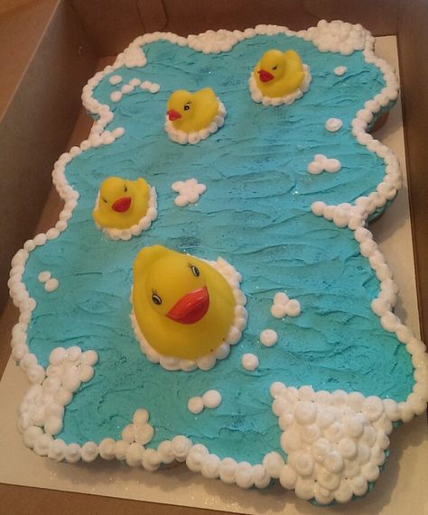 Rubber duck Cupcake cake for baby shower Baby Shower Cupcake Cake, Duck Cupcakes, Pull Apart Cupcake, Cupcakes Design, Birthday Cupcakes Decoration, Pull Apart Cupcake Cake, Duck Cake, Pull Apart Cake, Cake Pulls