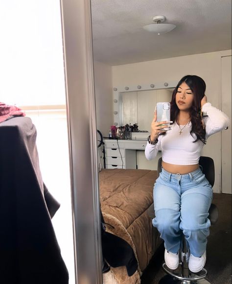 @yyammilet_ on ig Latina Outfits Jeans, Curvy Latina Fashion, Cute School Outfits, Outfits Latina, Latina Outfits, Latina Fashion Outfits, School Fit, Fly Outfit, Latina Fashion