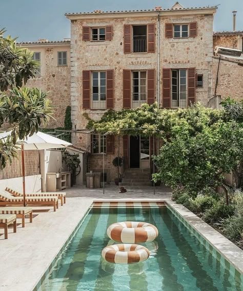 Historic Townhouse, Diy Swimming Pool, Summer Pool, Garden Pool, Majorca, Outdoor Swimming, Beautiful Hotels, Menorca, Pool Patio