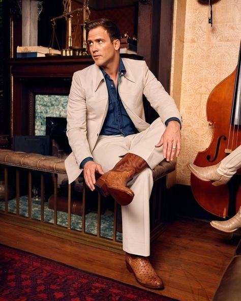 Suit With Cowboy Boots, Cowboy Suit, Metrosexual Men Fashion, Spectator Shoes, Down Suit, Semi Dresses, Western Suits, Cowboy Outfits, Mens Cowboy