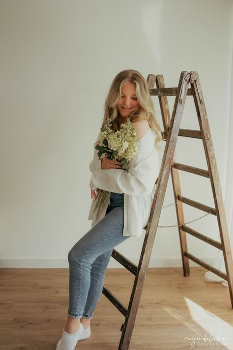 Ladder Photoshoot Photo Ideas, Ladder Poses, Ladder Photoshoot, Small Ladder, Spring Photoshoot, School Portraits, Wood Ladder, Wooden Ladder, Model Call