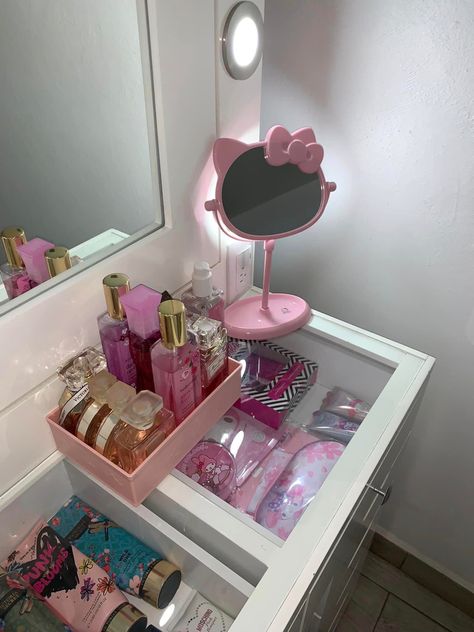 Stuff For Your Room, Bedroom Guide, Beauty Room Vanity, Hello Kitty Rooms, Dorm Room Inspiration, Pinterest Room Decor, Girly Room, Cute Room Ideas, Kawaii Room