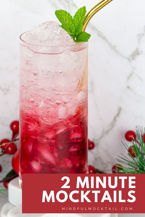 Cranberry Mocktail With 3 Ingredients - The Mindful Mocktail Christmas Mocktail, Vodka Cranberry Cocktail, Summer Mocktail Recipes, Cranberry Mocktail, Holiday Mocktail, Christmas Mocktails, Easy Mocktails, Best Non Alcoholic Drinks, Cranberry Drinks