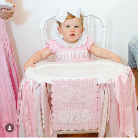 Gingham, scallops, bows and a cute birthday girl!! All you need!!! Coquette First Birthday, Southern Baby, High Hair, Birthday Girl Outfit, Baby Girl First Birthday, Pink Gingham, Girl First Birthday, 1st Birthday Girls, 1st Birthday Parties