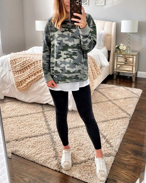 Instagram Lately Outfits Leggins, Leggings Outfit Summer, Cute Outfits With Leggings, Tennis Shoes Outfit, Camo Sweatshirt, Leggings Outfit, Legging Outfits, Cute Outfits For School, Cute Winter Outfits