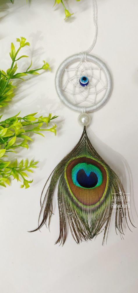 Feather Diy, Dream Catcher Diy, Feather Crafts, Peacock Feathers, Dreamcatchers, Peacock Feather, Boho Art, Diy Crochet, Crochet And Knitting