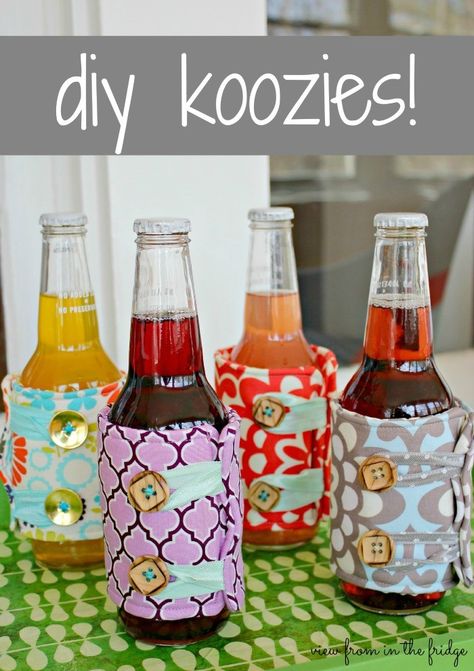 Did you know that you can make your own drink koozies? This simple tutorial breaks down the steps. You'll be sipping from customized koozies in no time! Diy Koozies, Diy Bridesmaid Gifts, Beer Cozy, Drink Koozie, Bridesmaid Diy, Diy Beer, Costura Diy, Hot Pad, Easy Sewing Projects