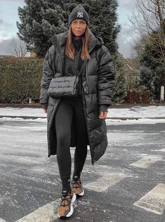 Puffer Jacket Outfit, Sportswear Outfits, Look Legging, New York Outfits, Getting Bored, Classy Winter Outfits, Look Plus Size, Winter Fashion Outfits Casual, Mode Casual