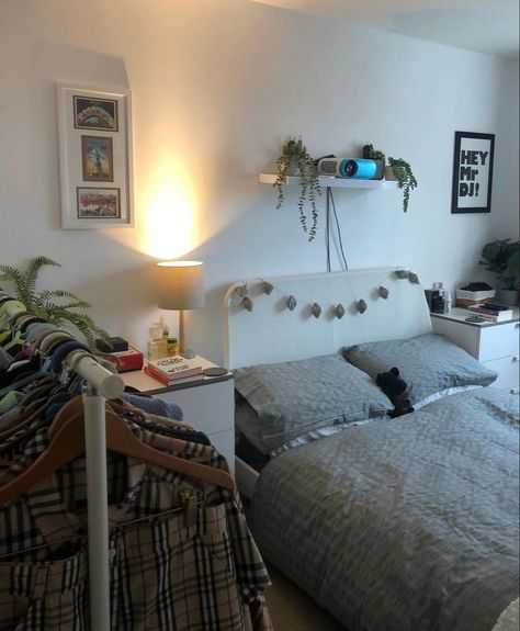 Cute boho bedroom with home cinema projector, plants, art work and cosy vibes. Projector Shelf Ideas Bedroom, Bedrooms With Projectors, Small Bedroom Projector Ideas, Projector Set Up Bedroom, Projector On Shelf, Bedroom Projector Ideas, Projector In Bedroom Setup Ideas, Projector Setup Ideas Bedroom, Projector Bedroom Ideas