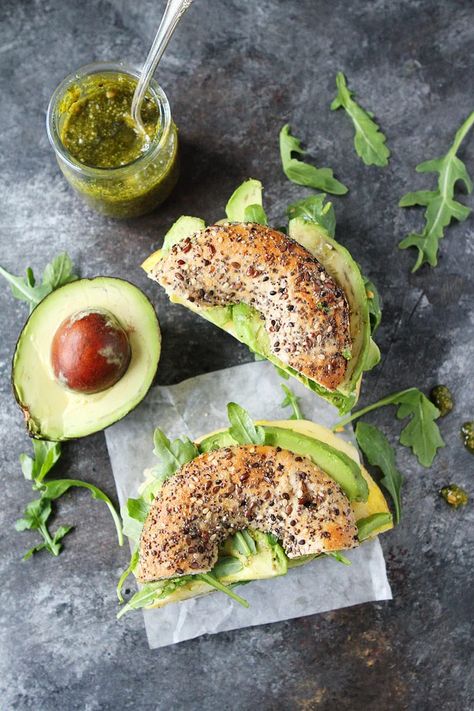 Pesto Bagel, Clean Eating Recipes Lunch, Clean Eating Lunch, Bagel Sandwich, Foodie Crush, Unprocessed Food, Microwave Recipes, Yummy Lunches, Easy Lunches