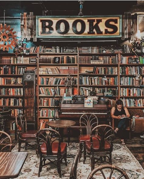 Zigarren Lounges, Bookshop Café, Bookstore Ideas, Library Cafe, Bookstore Cafe, Beautiful Library, Book Shops, Library Aesthetic, Dream Library