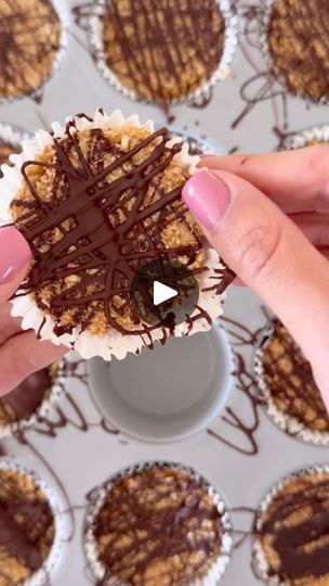 Samoa Oat Cups, Samoa Dessert, Oat Cups, Simple Layers, Coconut Cookie, Food Dolls, Chocolate Oats, Ww Desserts, Cookie Butter