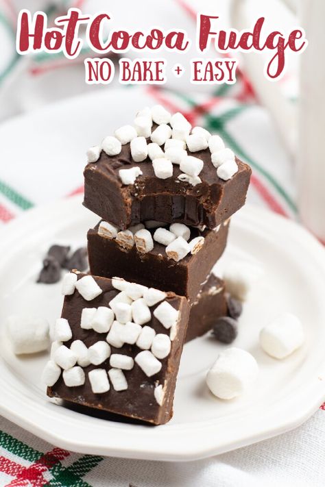 Hot Cocoa Fudge – The easiest fudge recipe ever! Made with just 7 simple ingredients, this no bake fudge recipe is filled with all of your favorite hot cocoa flavors and it's so delicious! Fudge Recipes | Christmas Fudge | Christmas Desserts | No Bake Christmas Recipes #fudge #chocolate #christmas Malted Marshmallow Fudge, Easy Christmas Fudge Simple, Easy No Bake Fudge Recipes, Fudge No Marshmallow, Christmas Desserts No Bake, Fudge Recipes Christmas, No Bake Christmas Recipes, Diy Fudge, Hot Cocoa Fudge