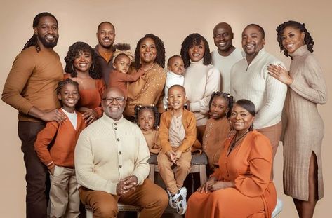 Matriarch Family Photos, Big Family Photo Shoot Ideas Christmas, Large Family Shoot, Thanksgiving Family Pictures Fall Photos, Outfit Ideas For Family Photoshoot, Big Family Fall Pictures Outfits, Family Thanksgiving Photoshoot, Black Family Pictures Outfits, Indoor Family Photos Studio Portraits