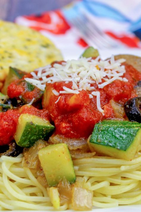 Easy Angel Hair Pasta With Veggies Easy Angel Hair Pasta, Baked Squash And Zucchini Recipes, Spaghetti Meals, Meatless Spaghetti, Squash And Zucchini Recipes, Side Dishes Pasta, Pasta With Veggies, Pasta With Vegetables, Cold Pasta Salads