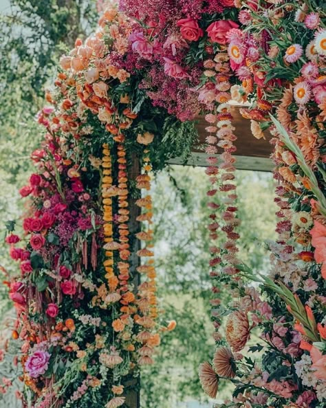 Vibrant, textural and incredibly creative, these visually scrumptious ceremony backdrops are unapologetic in full color. We adore the direction that modern wedding ceremonies are going... particularly for summer months where couples are embracing an ombre rainbow palette and unique floral varieties to bring their unique design sense to life. Indonesian Wedding, Flower Arch, Mandap Decor, Festival Bride, Wedding Color Palette, Wildflower Wedding, Ceremony Backdrop, Floral Arch, Wedding Mood