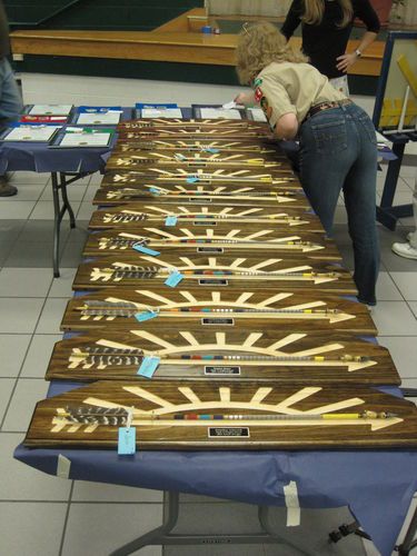 Arrow of Light Awards - by nonickswood @ LumberJocks.com ~ woodworking community Arrow Of Light Ceremony Decorations, Cub Scout Flag Ceremony, Scout Woodworking Projects, Arrow Of Light Plaque, Arrow Of Light Ceremony, Arrow Of Light Award, Arrow Of Light, Cub Scout Crafts, Cub Scouts Tiger