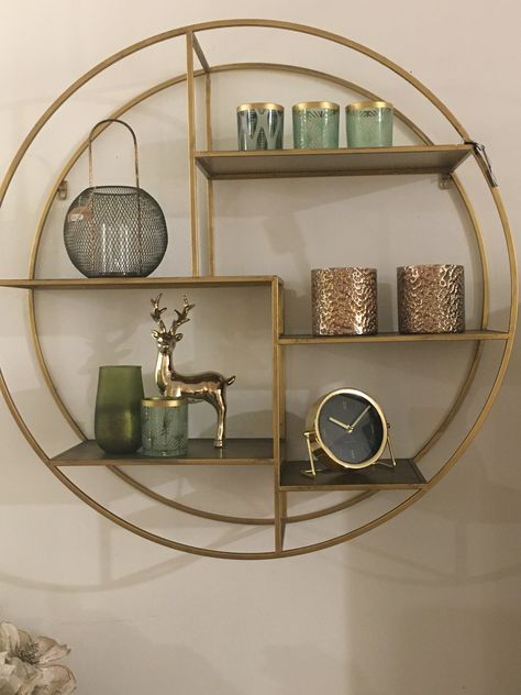 Circle Shelf Decor, Round Wall Shelves, Circle Shelf, Wax Studio, Round Shelf, Art Shelves, Bathroom Decor Apartment, Iron Furniture, Salon Design