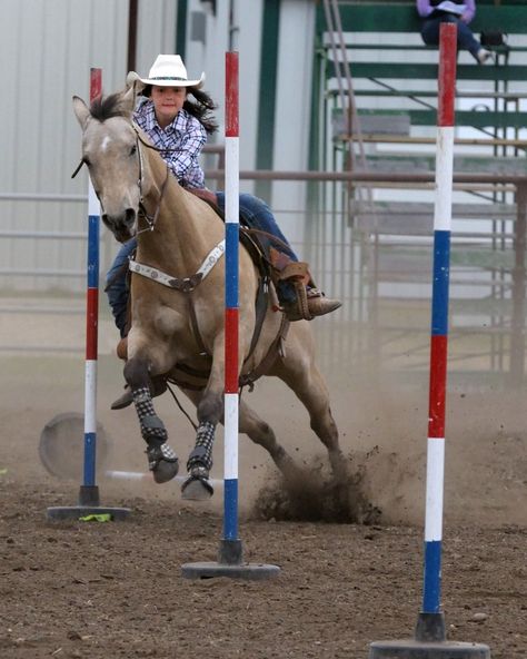 Barrel Racing Wallpaper, Drawing Cowboy, Rodeo Pictures, Rodeo Photography, Racing Wallpaper, Western Horse Riding, Pole Bending, Nine Tails, Calf Roping