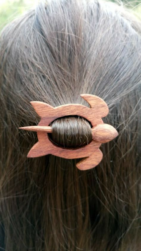 Curling Shoulder Length Hair, Brown Shoulder Length Hair, Below Shoulder Length Hair, Wooden Hair Pins, Loc Method Natural Hair, Detangling Natural Hair, Wooden Turtle, Wood Turtle, Hair Brooch