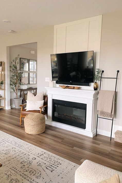 Fireplace Tv Decor, Living Room Inspiration White, Fireplace Tv Stand Decor, Electric Fireplace Decor, Fireplace Apartment, White Electric Fireplace, Hearth Decor, Feminine Living Room, Electric Fireplace Living Room