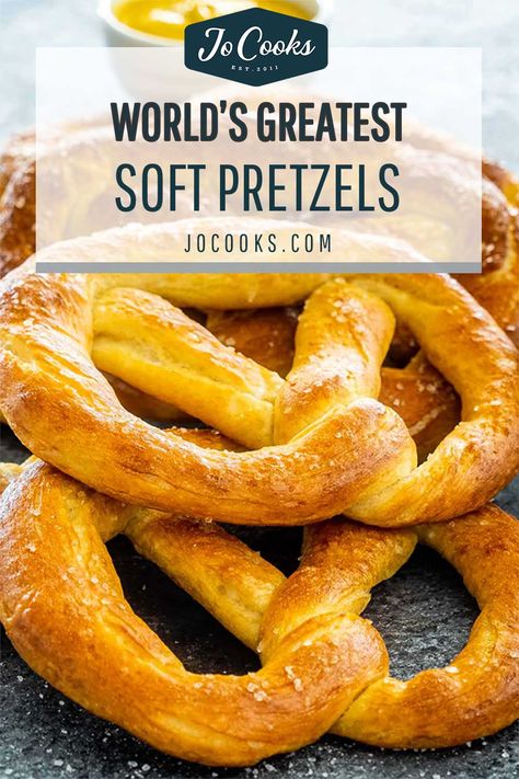 These are the World's Greatest Soft Pretzels, you know the ones I'm talking about! They're huge, soft, buttery and salty, not to mention totally addictive. #softpretzels #pretzels #recipe Vegetarian Party Food, Pretzel Recipe, Soft Pretzel Recipe, Homemade Croissants, Jo Cooks, Homemade Pretzels, Homemade Soft Pretzels, Soft Pretzel, Pretzels Recipe