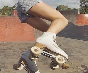 80s Roller Skating Aesthetic, Roller Skating Aesthetic Vintage, Roller Skater Aesthetic, Rollerskating Aesthetic Outfit, Rollerskates Aesthetic, Rollerskate Aesthetic, Rollerskating Aesthetic, Outdoor Roller Skating, Roller Skate Aesthetic