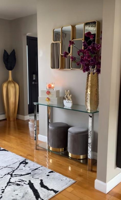 Tall Gold Vase, Living Room Hacks, Vases For Centerpieces, Flower Holders, Modern Flower Vase, Vases For Flowers, Decor Salon, Living Room Furniture Styles, Wedding Home Decor