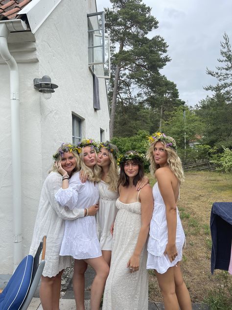 Midsummer Outfit, Midsummer Aesthetic, Midsommar Outfit, Garden Party Outfits, Summer Solstice Party, Business Makeup, Dubai Summer, Solstice Party, Garden Party Outfit