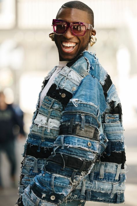 They Are Wearing: Street Style at New York Fashion Week RTW Fall 2023 – WWD Colorful Denim Outfit, Denim Street Style 2023, Denim Techniques, Jeans Design Ideas, Reconstructed Fashion, Nyfw 2023, Fashion Week Fall 2023, Street Style Denim, Deconstruction Fashion