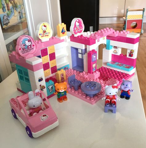 Vintage Hello Kitty Lego set from Unico - found on eBay Sanrio Lego Set, Hello Kitty Lego Sets, Lego Hello Kitty, Lego Sets Aesthetic, Lego Aesthetic, Hello Kitty Lego, Drawing Spider, Dream Birthday, Lego Wallpaper