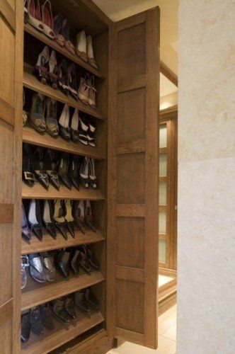 Enclosed shoe unit Wooden Shoe Rack Designs, Shoes Organizer, Contemporary Closet, Entry Closet, Creative Closets, Wooden Closet, Shoe Cupboard, Dressing Room Closet, Wooden Shoe Racks