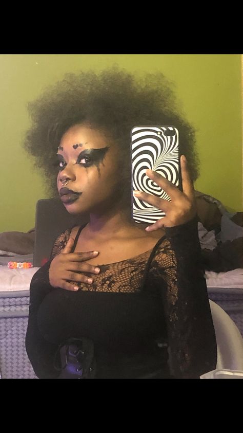 Trad Goth Makeup Black Women, Trade Goth Makeup, Black Alt Makeup, Trad Goth Eye Makeup, Cybergoth Makeup, Alt Makeup Tutorial, Goth Clown Makeup, Punk Rock Makeup, Black Goth Makeup