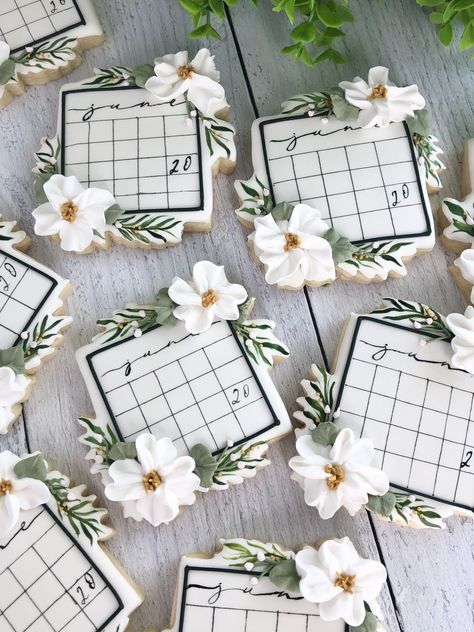 #cookies #weddings Wedding Calendar Cookies, Calendar Cookies, Coco Chanel Cake, Wedding Cookies Decorated, Wedding Shower Cookies, No Bake Sugar Cookies, Bridal Cookies, Wedding Calendar, Royal Icing Flowers