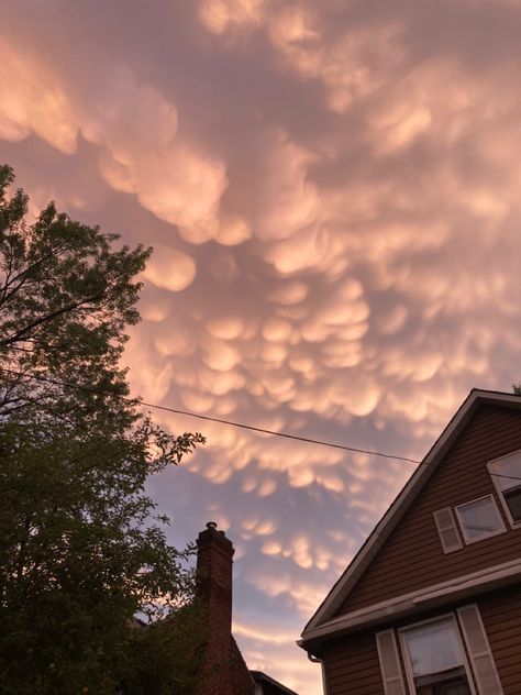 #mammatus #clouds #cloudsandsky #sunset #summer Mammatus Clouds Aesthetic, Mammatus Clouds Wallpaper, Meteorology Aesthetic, Weather Phenomenon, Clouds At Sunset, Mammatus Clouds, Cloud Wallpaper, Sunset Summer, Meteorology