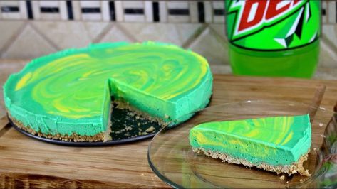 Mountain Dew Cake, Mt Dew, Kinds Of Desserts, Strawberry Cakes, Mountain Dew, Cheesecake Recipe, Cakes And More, Cheesecake Recipes, Coffee Cake