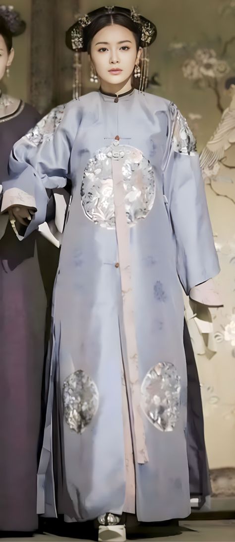 Qing Dynasty Hairstyles, Qing Dynasty Clothing Woman, Quing Dynasty Clothes, Drama Clothes, Qing Dynasty Clothing, Empresses In The Palace, Qin Dynasty Hanfu, Yanxi Palace Costume, Yanxi Palace