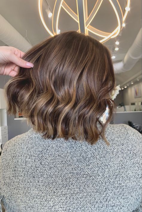 Balayage Brunette Short, Short Light Brown Hair, Medium Hair Hairstyles, Brown Bob Hair, Hairstyles For Straight Hair, Rambut Brunette, Blonde Hair Transformations, Brunette Balayage, Brunette Hair With Highlights