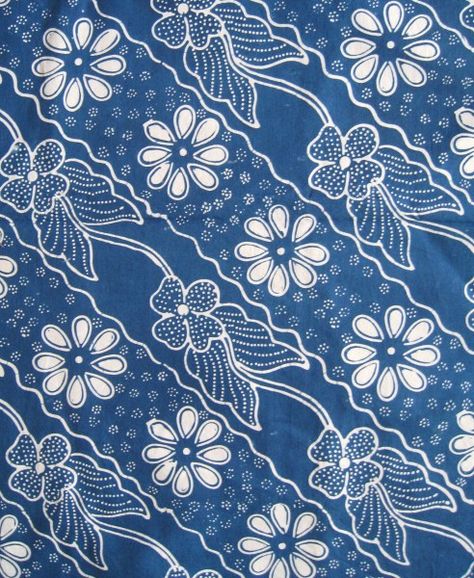 Blue Indigo Natural Dye Flower Pattern Blue Batik Pattern, Batik Pattern Motif, Batik Flower Pattern, Design Batik, Batik Flower Design, Batik Pattern Indonesian Simple, Motif Batik Modern, Simple Batik Pattern Design, Batik Flower