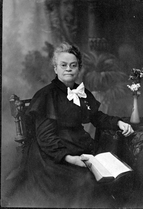 Carry A Nation organized a local branch of the Woman’s Christian Temperance Union (WCTU) at Medicine Lodge, Kansas and campaigned for enforcement of the state’s liquor laws. Nation was also a supporter of women’s suffrage and women’s rights. Carrie Nation, Kansas Day, Suffragette Movement, Genealogy Scrapbooking, Amazing Woman, Twelfth Night, Non Sequitur, Women’s Rights, Historical Society