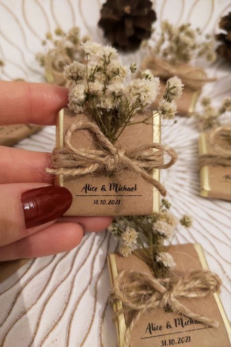 Boohoo Wedding, Wedding Guest Gifts Party Favors, Wedding Chocolate Favors, Bridal Shower Chocolate, Bulk Wedding Favors, Chocolate Wedding Favors, Wedding Chocolate, Gift Wrapping Inspiration, Chocolate Favors