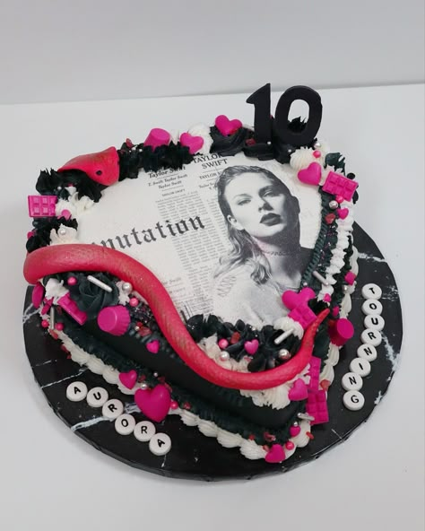 Reputation by Taylor Swift theme Birthday Cake! 🎂🩷🖤 . . . Check out all the products and tools I used to decorate this cake 😊🤩 amazon/shop/veganartbyindira?ref_=cm_sw_r_apin_aipsfshop_aipsfveganartbyindira_DVYHTENGZ68068NZB8M9&language=en_ “As an Amazon Associate, I earn from qualifying purchases” indiracristin-20 Taylor Swift Cake, Taylor Swift Birthday Party Ideas, Theme Birthday Cake, Birthday Baking, Making Cakes, 16 Cake, Taylor Swift Party, Taylor Swift Birthday, 18th Birthday Cake