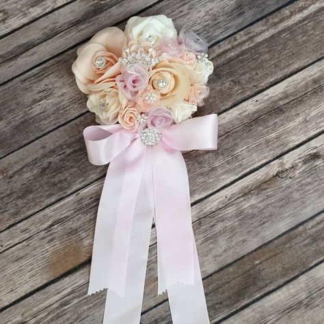 Mommy to Be Corsage Princess Baby Girl Silk Flower Pin Baby Corsage, Baby Sock Corsage, Ribbon Corsage, Fancy Baby Shower, Mommy To Be Corsage, Baby Shower Mum, Mommy To Be Pins, Peachy Blush, Pin Corsage