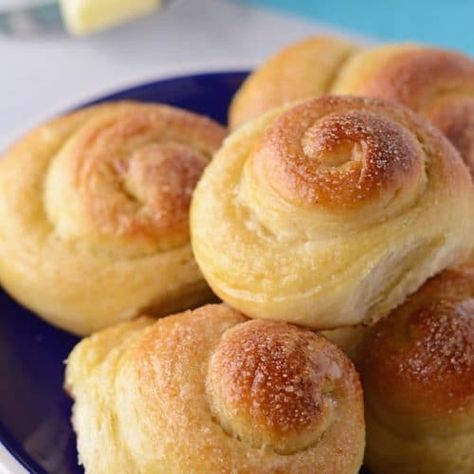 Cloud Bread Recipe; Keto, Low Carb And Gluten Free | Amira's Pantry Sweet Bread Rolls Recipe, Egyptian Bread, Sweet Bread Rolls, Sweet Roll Recipe, Bread Rolls Recipe, Cloud Bread, Bread Roll, Low Carb Bread, Sweet Roll