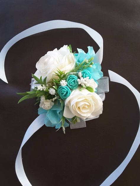 Hey, I found this really awesome Etsy listing at https://www.etsy.com/listing/758912414/malibu-blue-corsage-turquoise-wrist Corsage Hoco, Formal Corsage, Green Corsage, Hoco Flowers, Prom Flowers Corsage, Blue Corsage, Malibu Blue, Blue Wedding Flowers, Prom Flowers