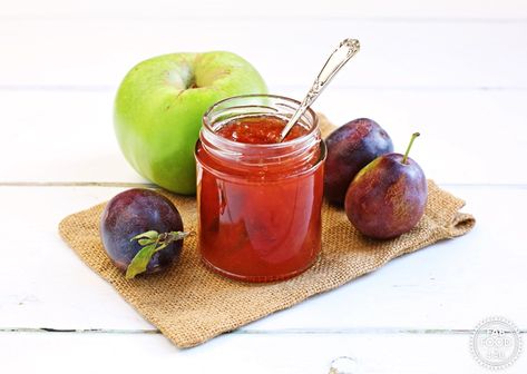 Plum & Apple Jam with step-by-step video! | Fab Food 4 All Bramley Apple Recipes, Plum Jam Recipes, Dessert Oreo, Plum Recipes, Canning Jam, Apple Jam, Plum Jam, Jam And Jelly, Jelly Recipes