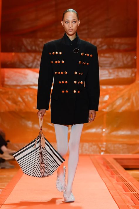 Louis Vuitton Ss23, Louis Vuitton Spring 2023, Louise Vuitton, Spring 2023, High Class, Spring 2024, Fashion Colours, Global Fashion, Summer 2024