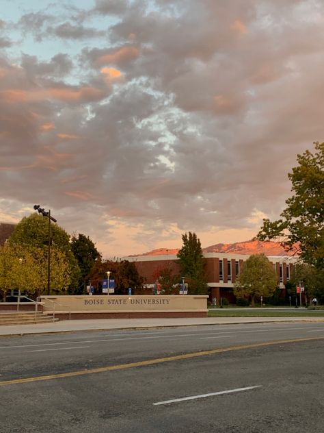 fall > Boise State Aesthetic, Boise State University Aesthetic, Boise Aesthetic, D1 Athlete, Future Manifestation, Vision Board Book, Dream Collage, Boise State University, Bleed Blue