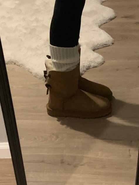 Bailey Uggs, Ugg Bailey Bow, Ugg Bailey Bow Outfit, Tall Uggs Outfit, Ugg Aesthetic, Bailey Bow Uggs Outfit, Pink Uggs With Bows, Ugg Ultra Mini Outfit, Tall Uggs