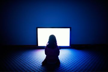 We know it's hard to admit, but your parents were probably right when they told you not to sit this close to the TV. Someone Watching Tv, Watching Tv Art, Watching Tv Aesthetic, People Watching Tv, Cinema School, Pain Video, Freedom Photography, Tv Static, Tv Watching